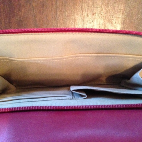 Red Handbag - Picture 5 of 5